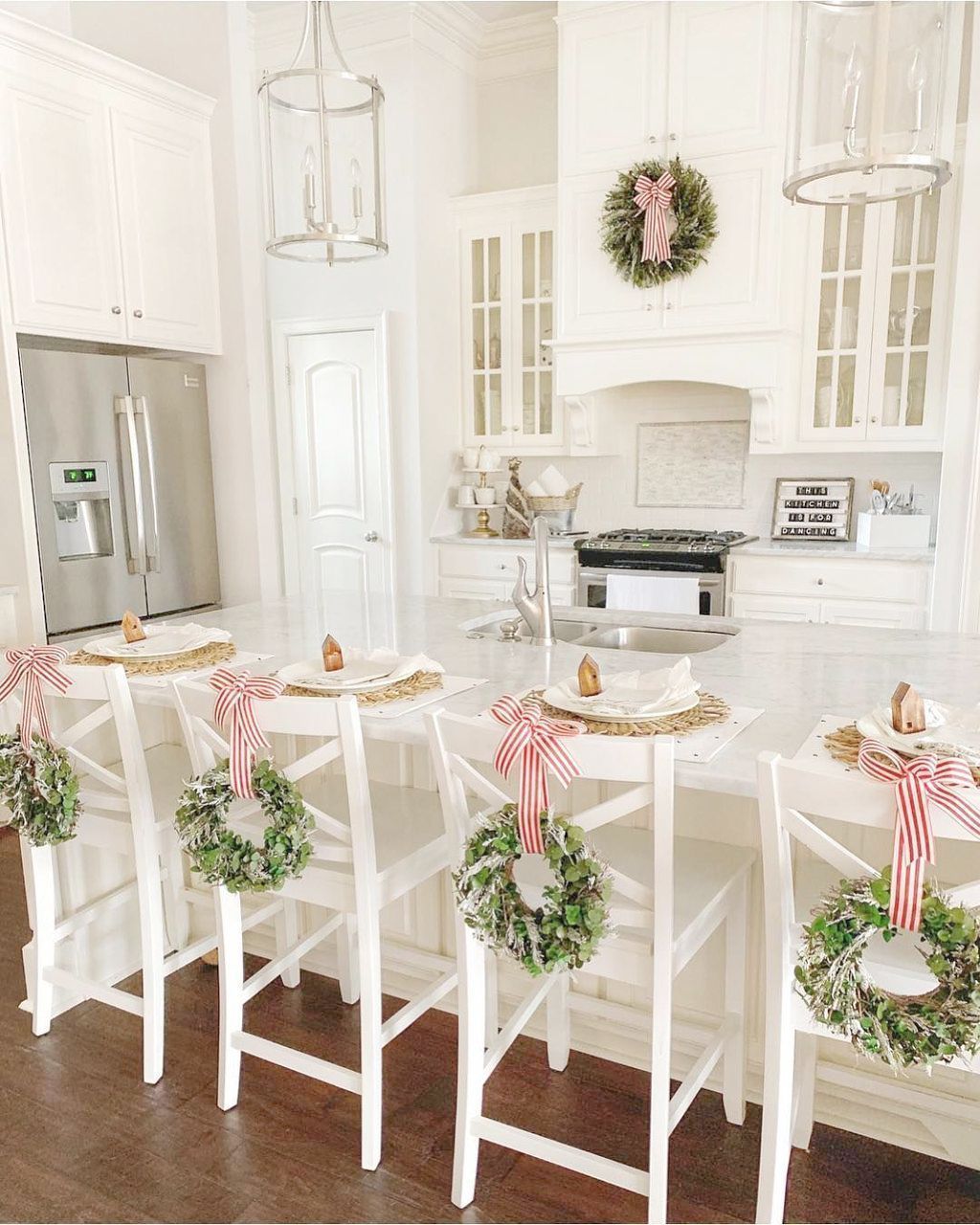 Inspiring Winter Kitchen Decor Ideas You Can Try 24 HOMYHOMEE