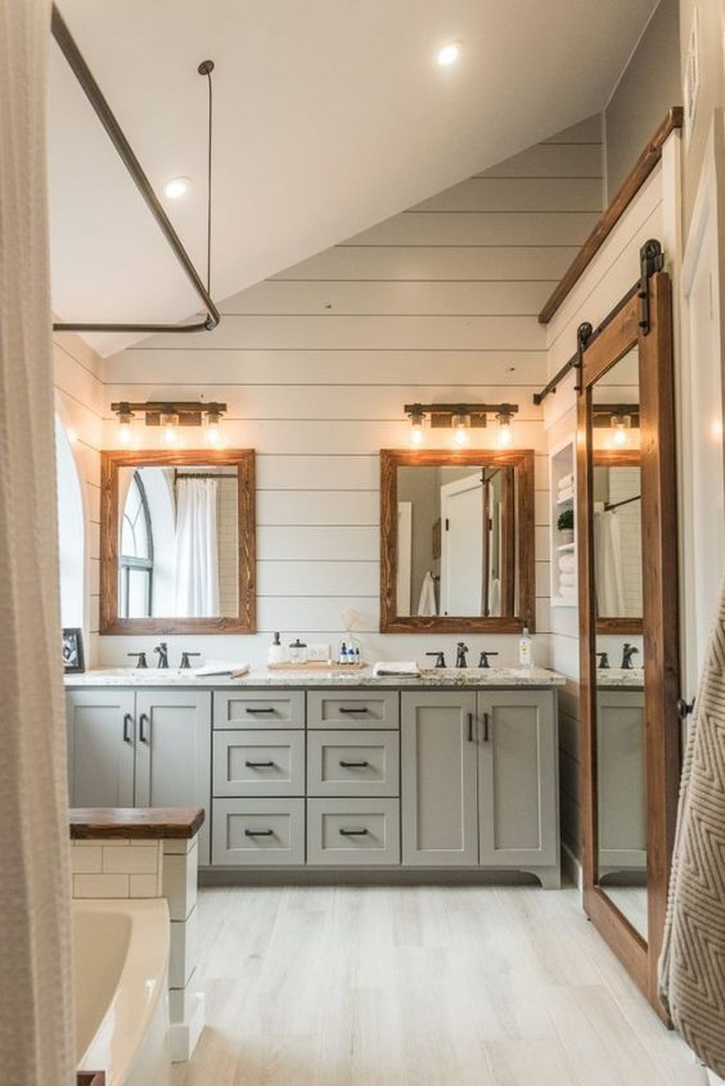 Affordable Farmhouse Bathroom Design Ideas Homyhomee