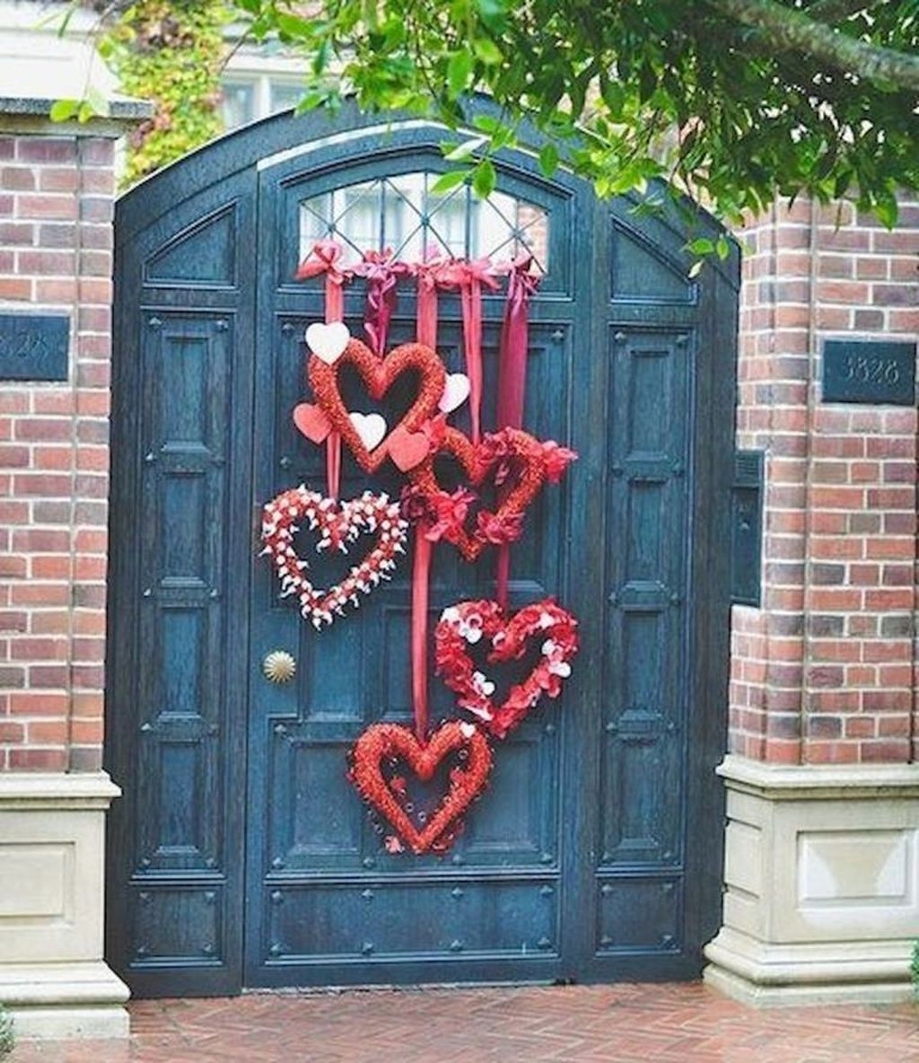 40 Romantic Valentine Home Decoration Ideas To Warm Your Relationship