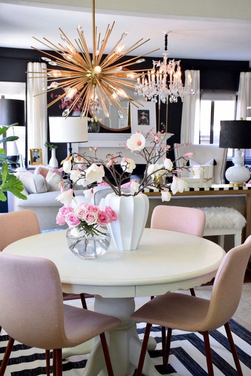 Stunning Spring Living Room Decor Ideas To Refresh Your Mind 29 - HOMYHOMEE