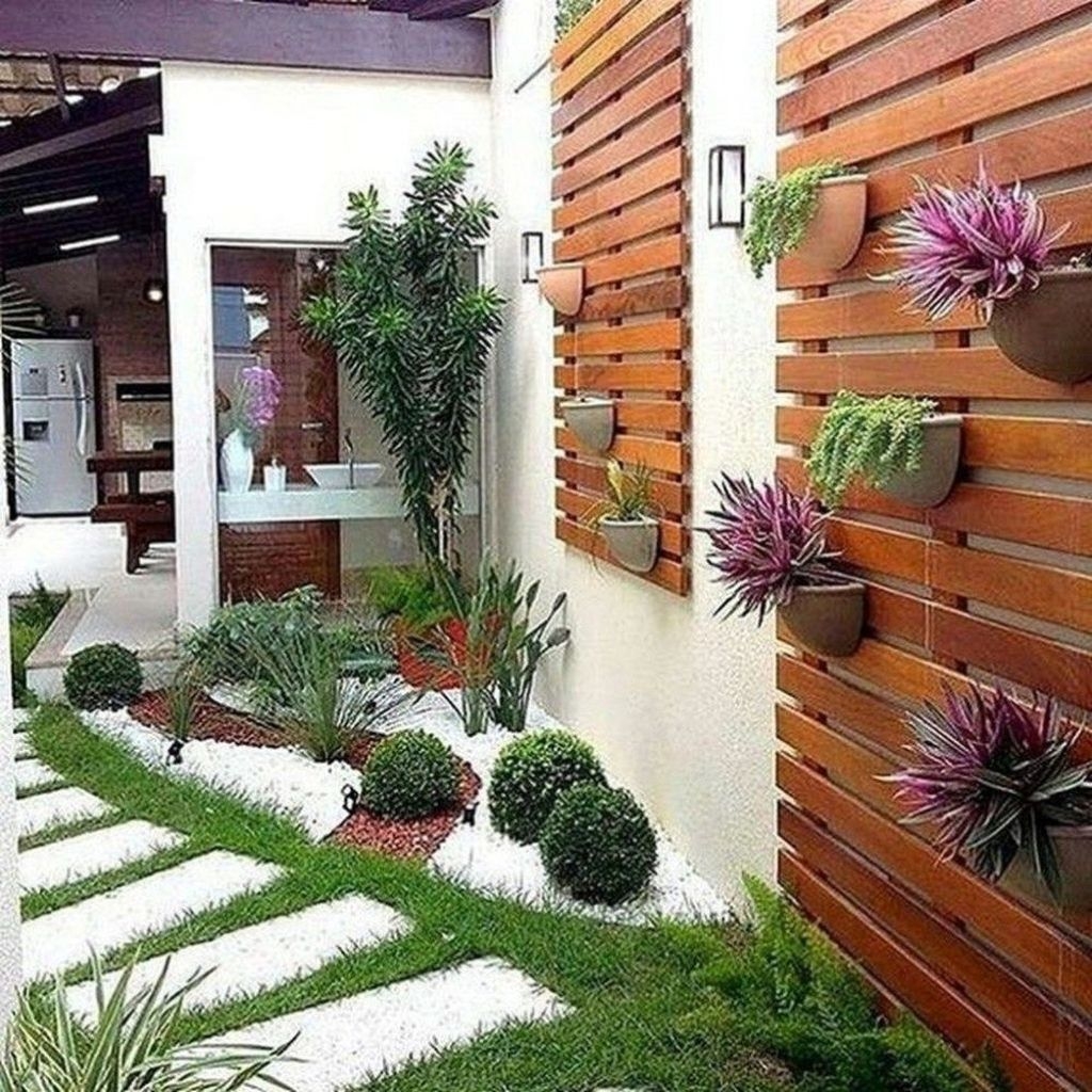 Popular Small Backyard Patio Design Ideas 28 - HOMYHOMEE