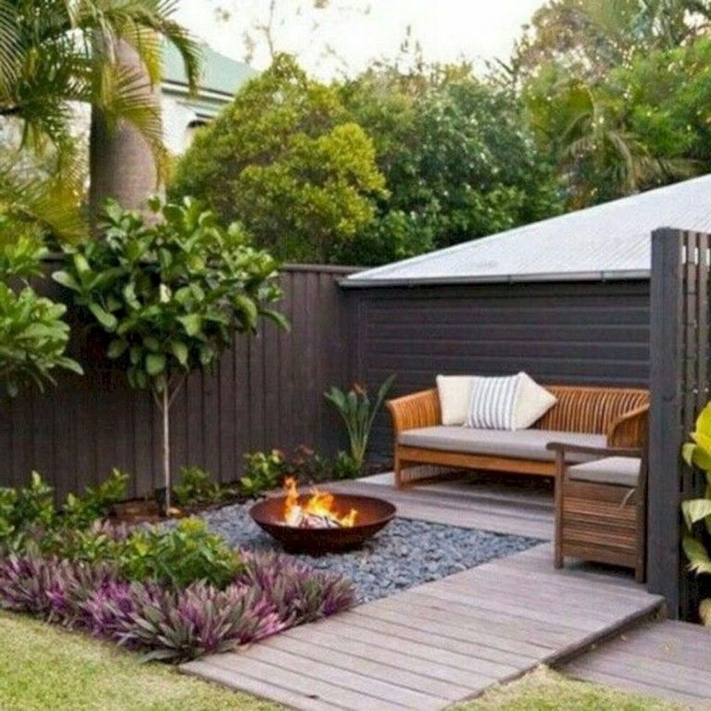 Popular Small Backyard Patio Design Ideas 40 - HOMYHOMEE