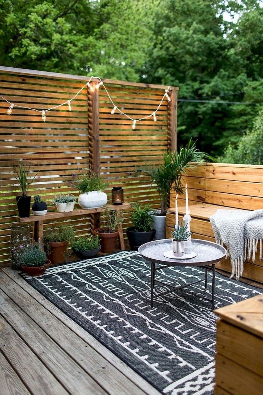 Popular Small Backyard Patio Design Ideas 41 - HOMYHOMEE