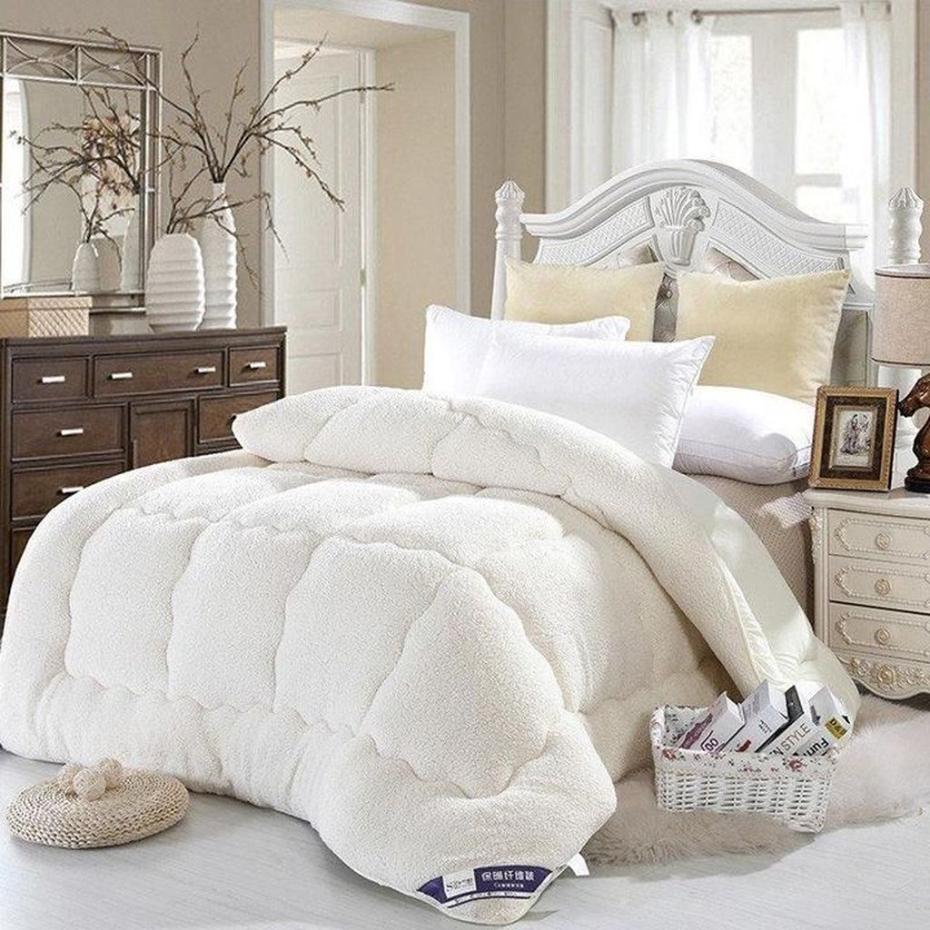 48 Amazing Winter Bedding Ideas To Get A Cozy Bedroom - HOMYHOMEE