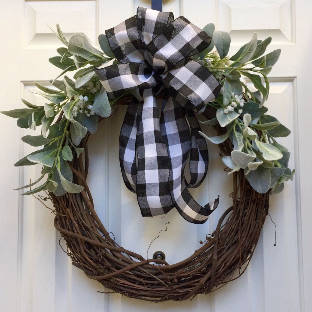 46 Awesome Winter Door Wreaths You Can Try This Season - HOMYHOMEE