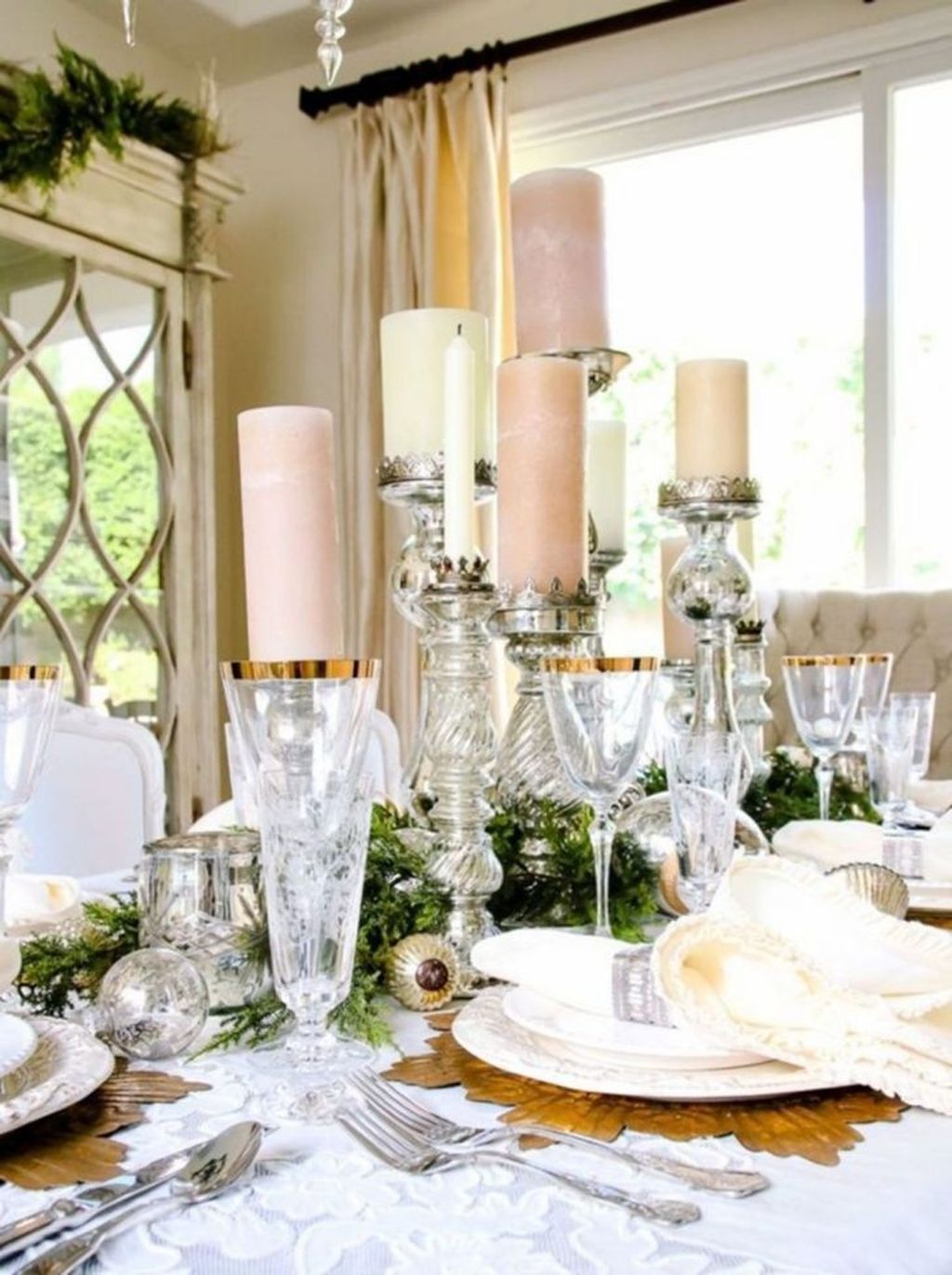 Beautiful Winter Dining Room Table Decor Ideas Which You Definitely ...