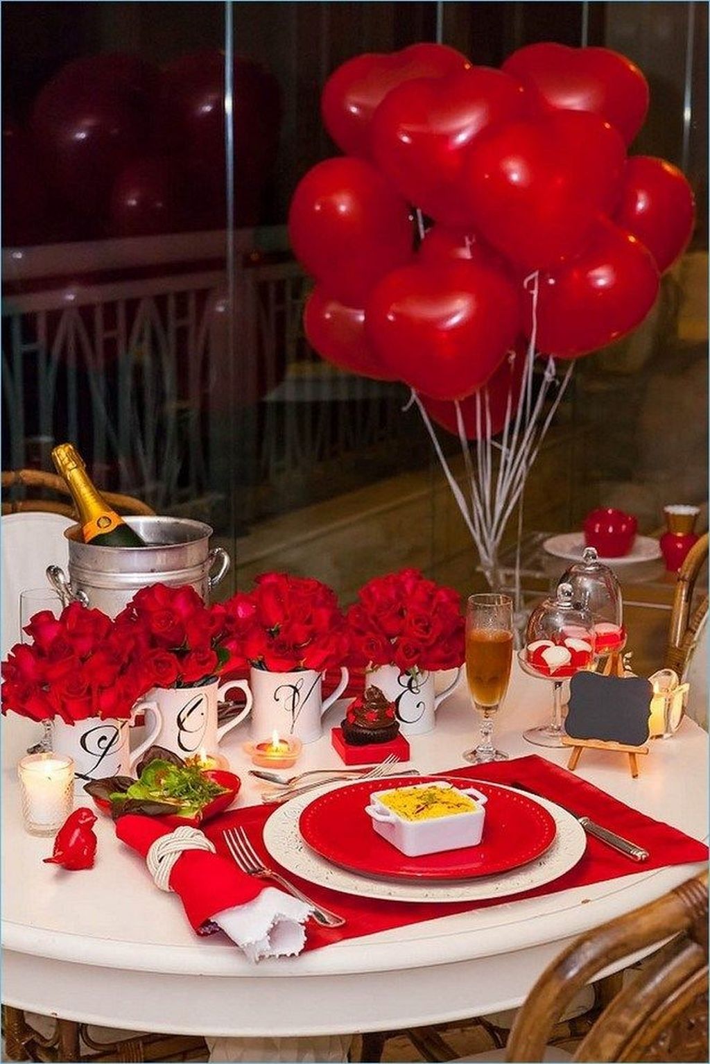 44-stunning-valentine-table-centerpiece-ideas-homyhomee