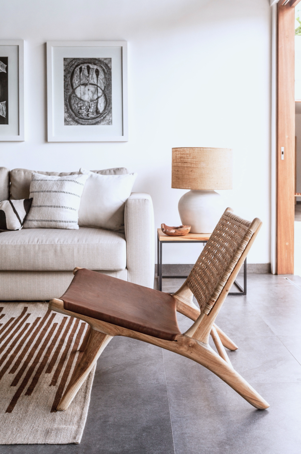 33 Gorgeous Modern Lounge Chair Design Ideas - HOMYHOMEE