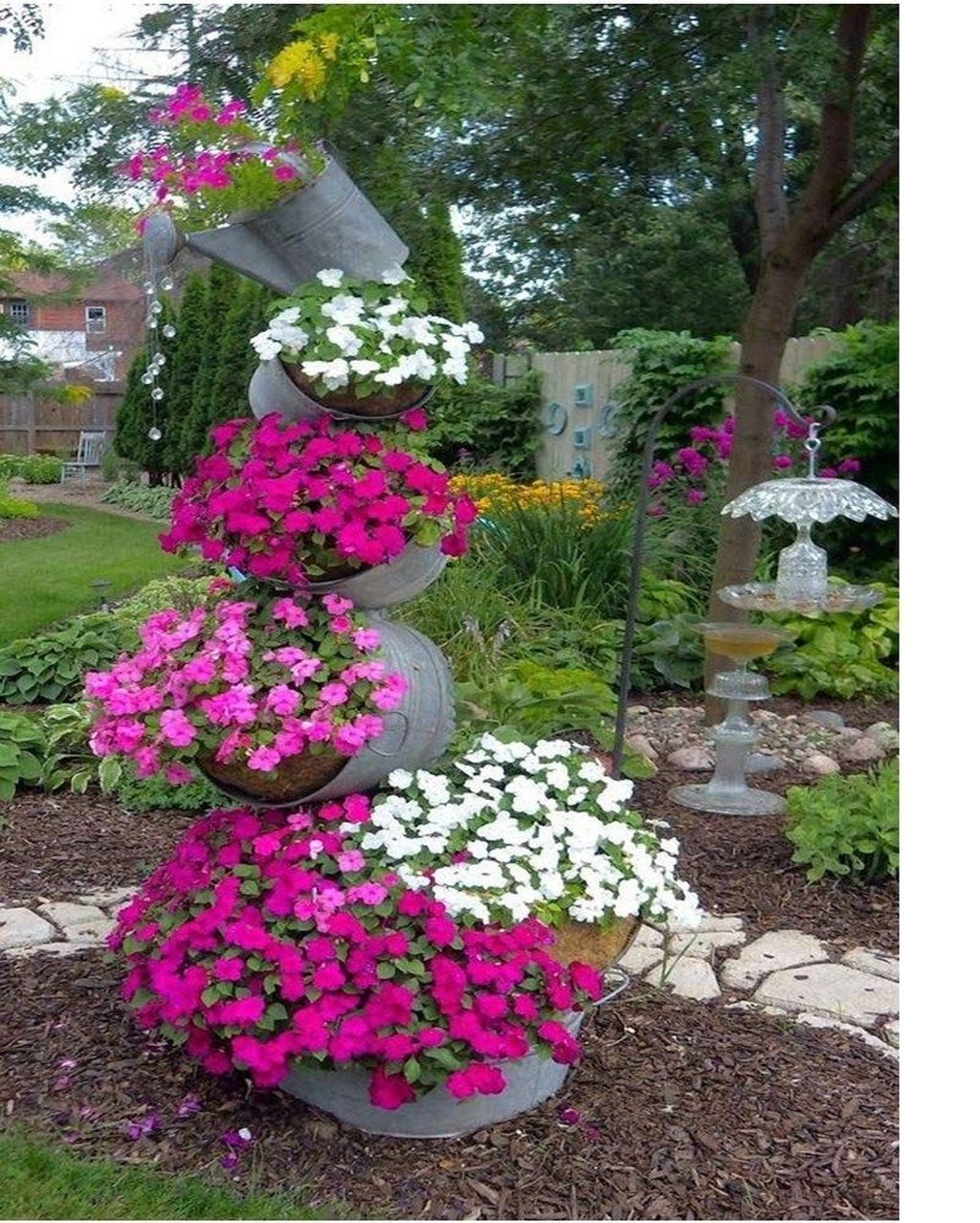 32 Lovely Flower Garden Design Ideas To Beautify Your Outdoor - HOMYHOMEE