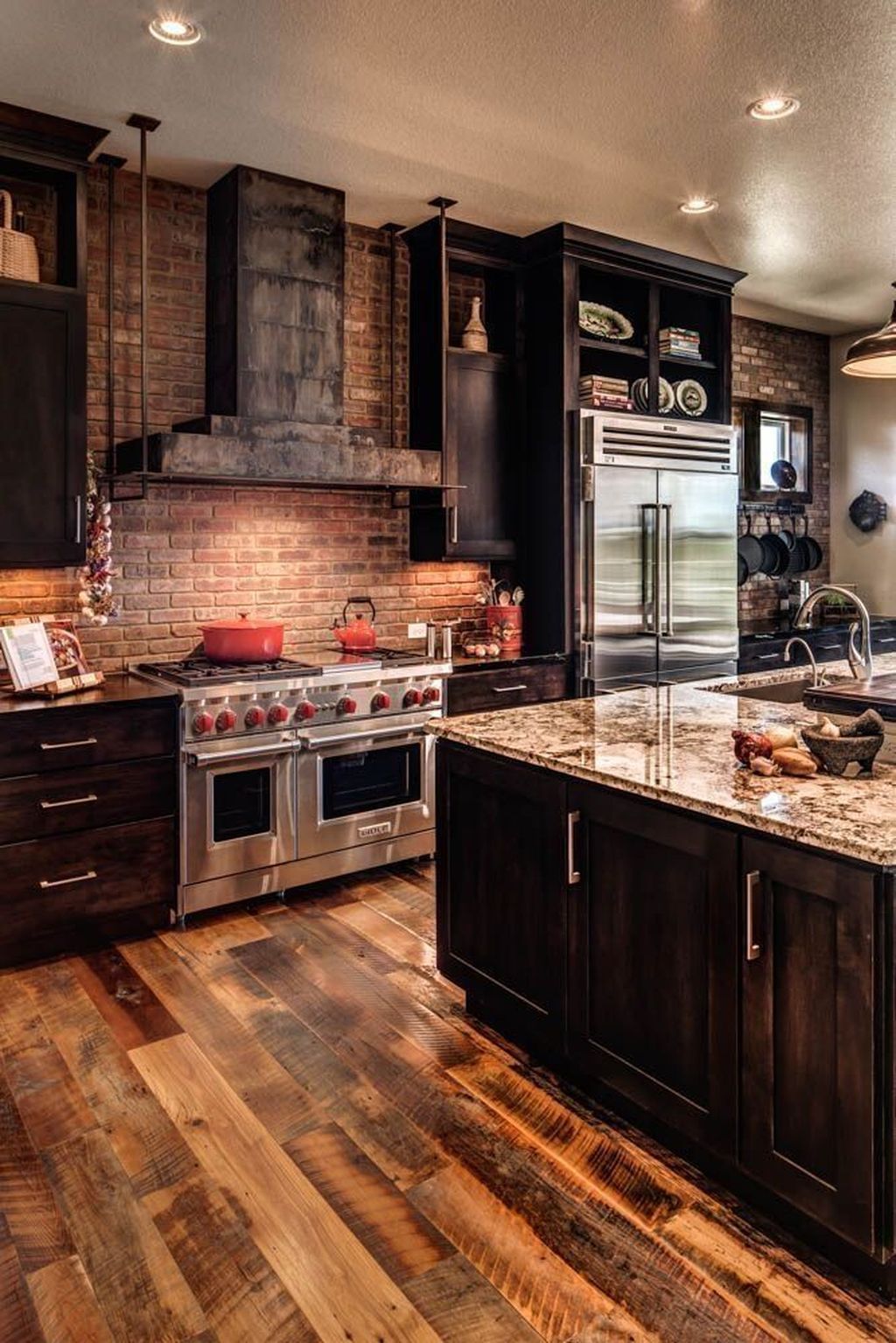 33 Nice Rustic Farmhouse Kitchen Cabinets Design Ideas - HOMYHOMEE