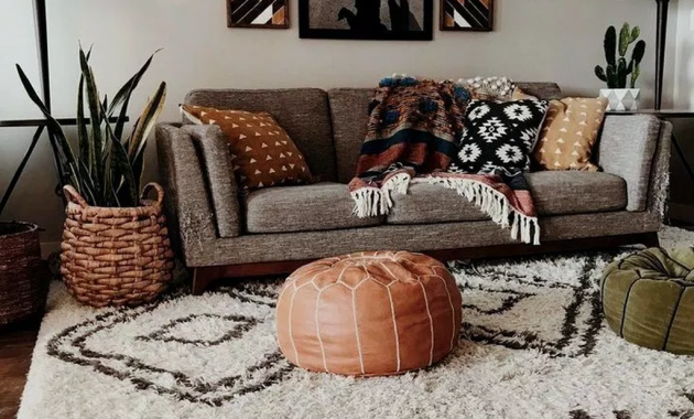 The Best Rustic Bohemian Living Room Decor Ideas 26 - HOMYHOMEE